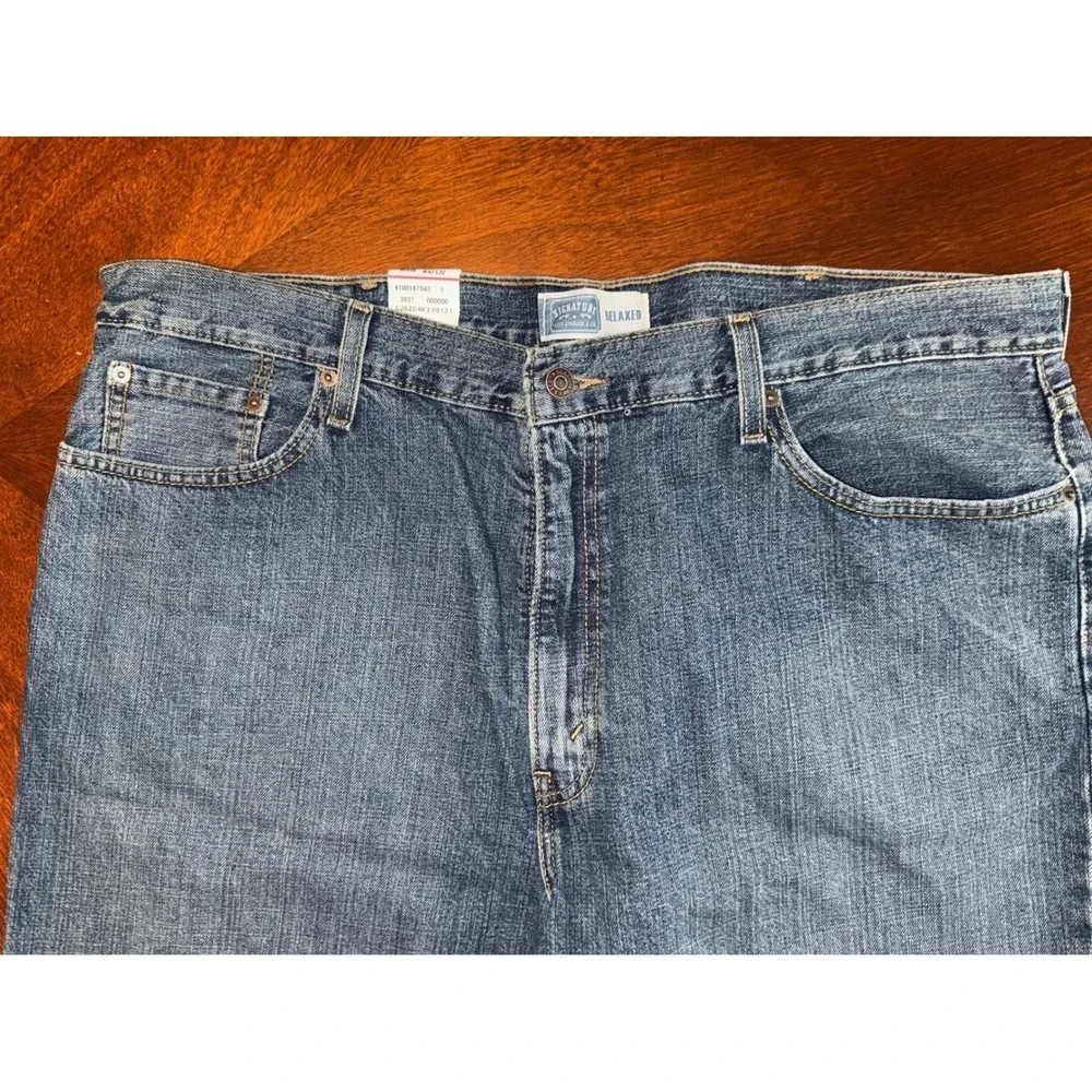 Signature Levi Relaxed Fit Jeans Men 42x32 Blue Med Wash Straight Leg Brand New